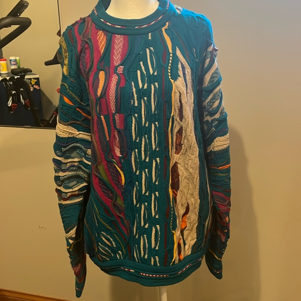 COOGI AUSTRALIA SWEATER LIKE NEW